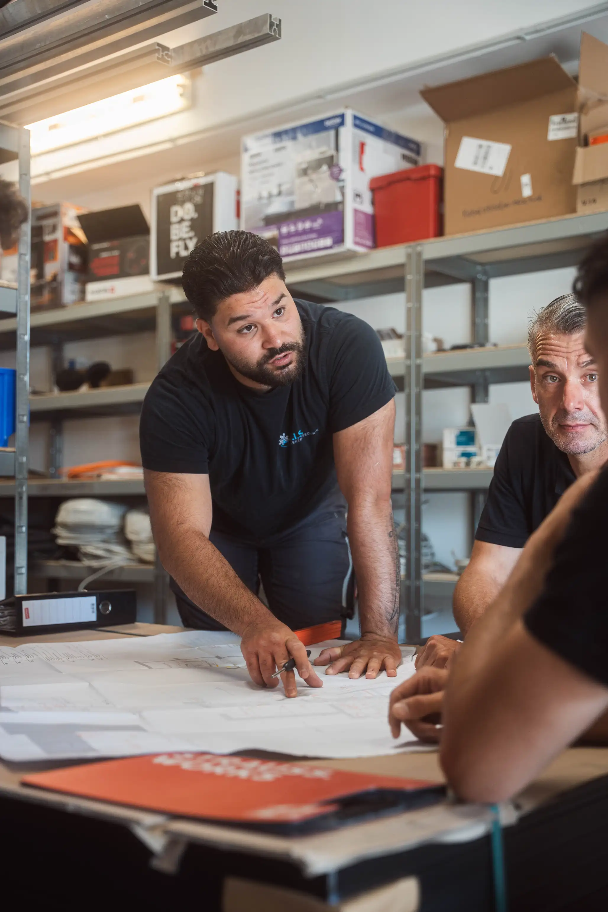 Planung und Auslegung im Büro — E.I.S. Elektrotechnik